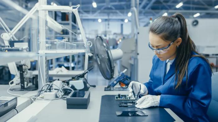 Xử lý máy tiện CNC, và tích cực đổi mới và tìm kiếm sự phát triển
