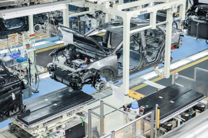 Thực hiện bảo trì cấp một toàn diện để xử lý khuôn CNC